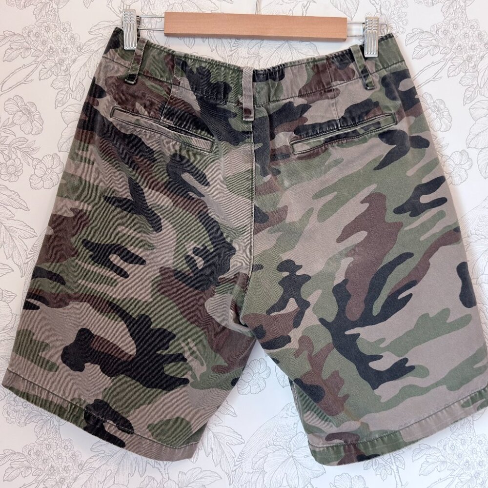 Gap Classic Fit Shorts Mens 33 Cotton Casual Flat Front || Camo - Picture 2 of 3